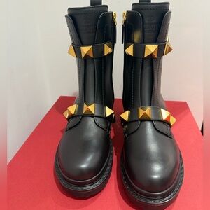 Stylish Black and Gold Kids Boots